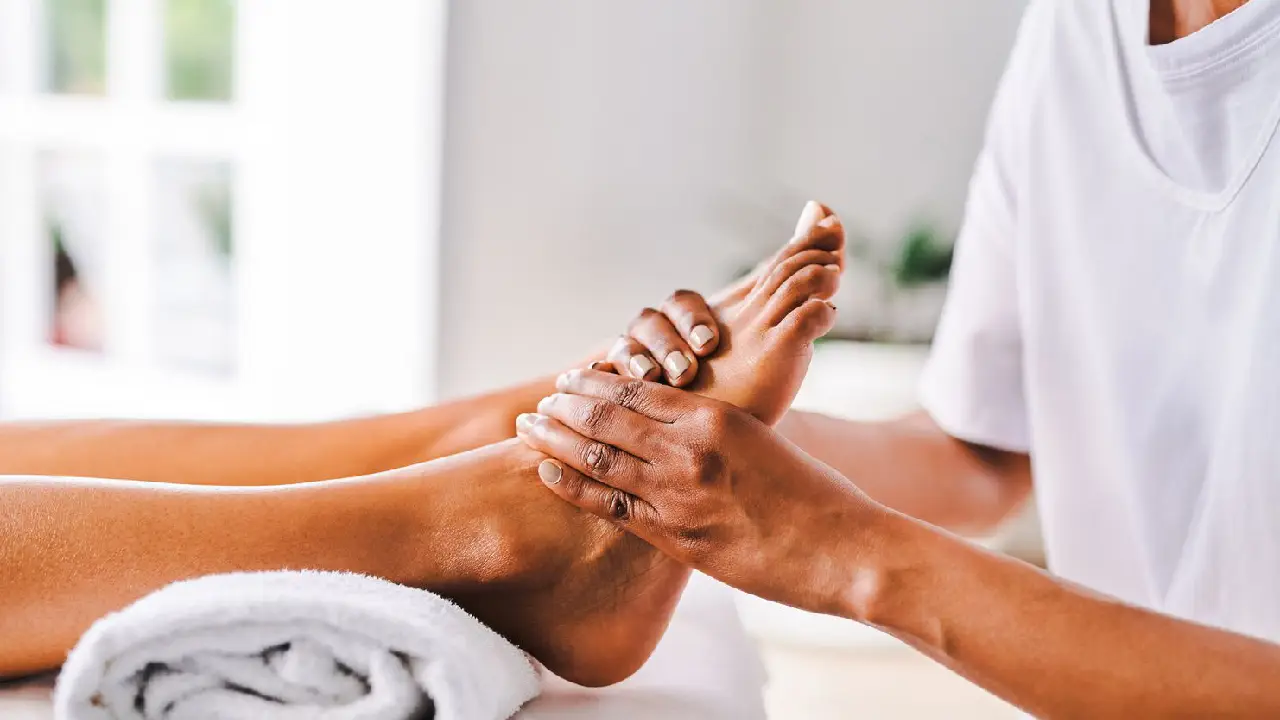 10 Benefits Of Reflexology And What Makes Them So Promising