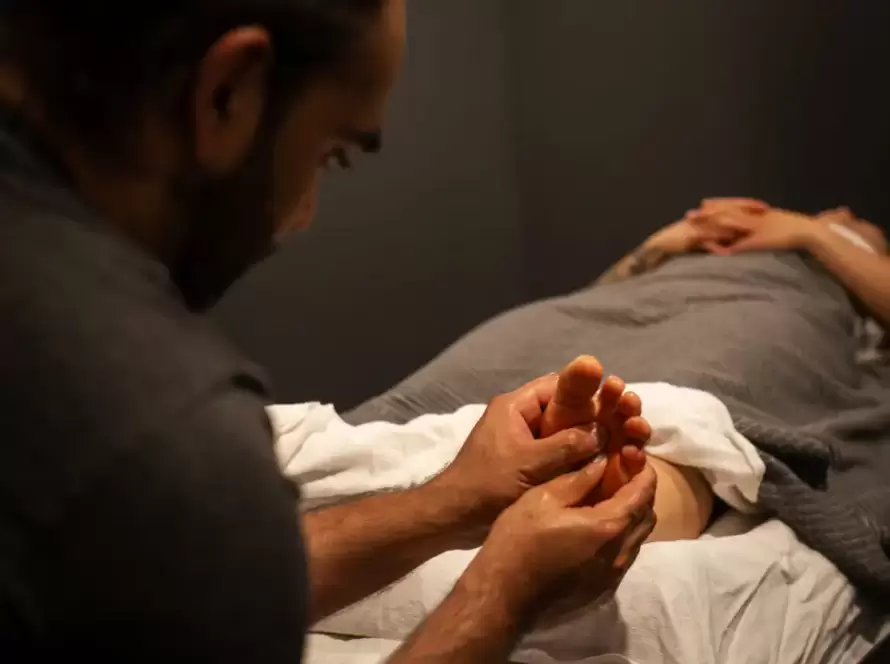 How Does Reflexology Improve Your Sleep? Discover The Benefits!